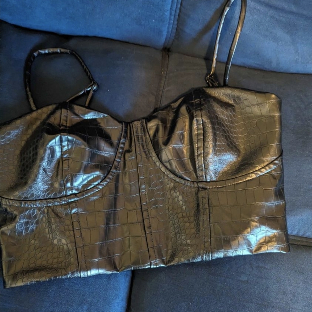 Express croc embossed crop